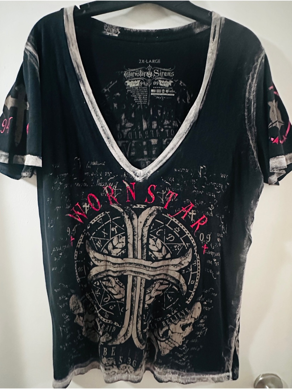 Wornstar Women’s Black V-Neck Graphic Tee with Pink Accents XXL